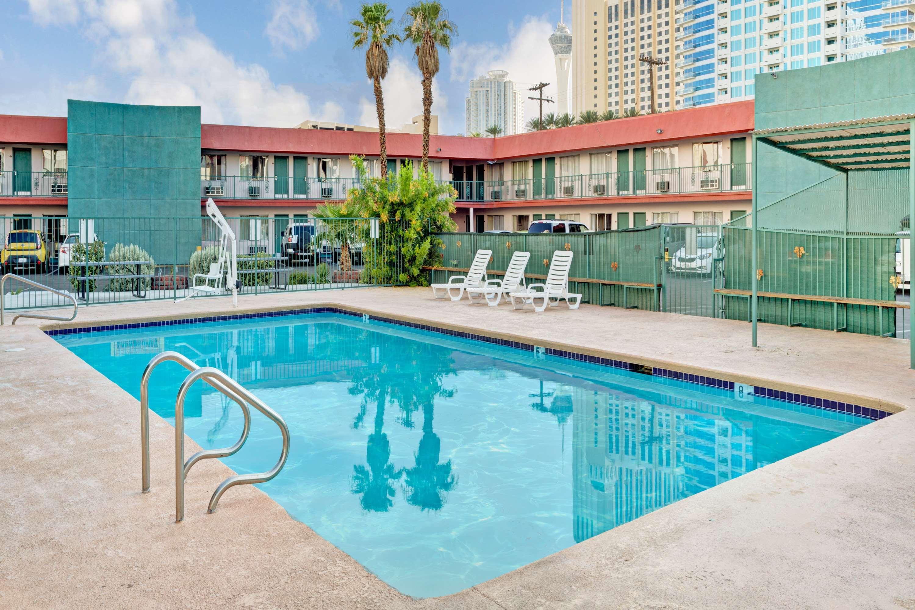 Travelodge By Wyndham Las Vegas Bagian luar foto