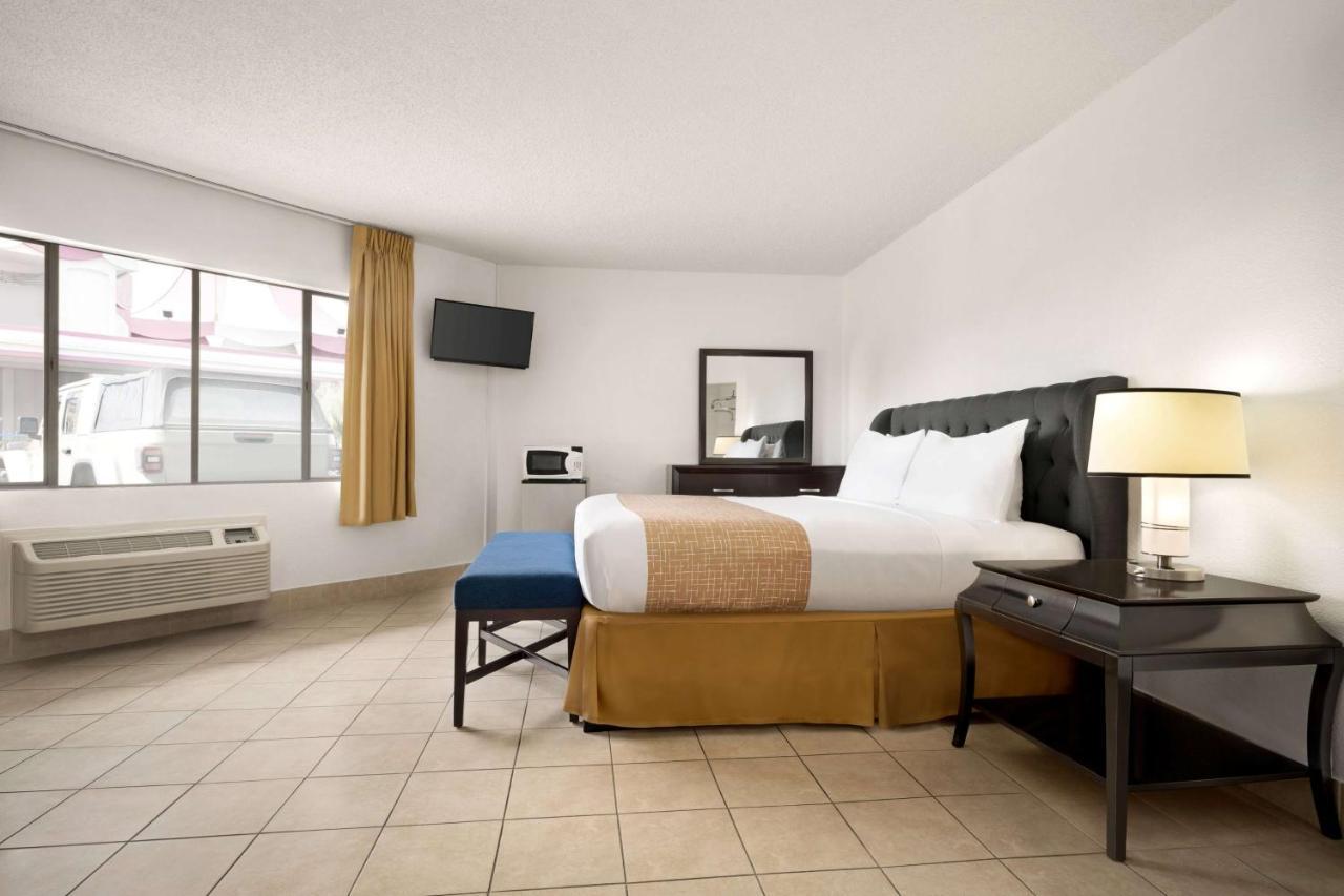 Travelodge By Wyndham Las Vegas Bagian luar foto