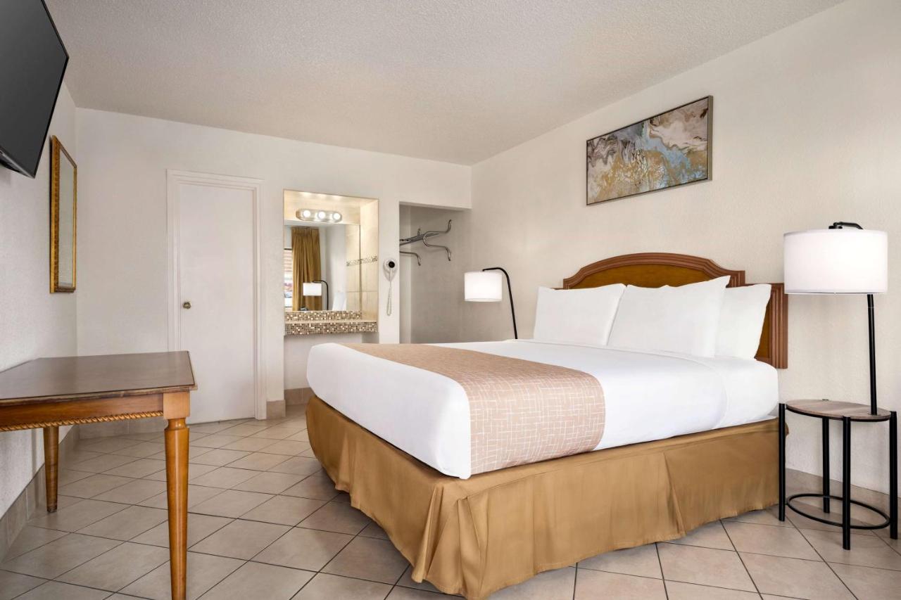 Travelodge By Wyndham Las Vegas Bagian luar foto