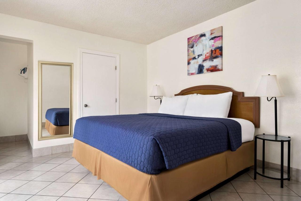 Travelodge By Wyndham Las Vegas Bagian luar foto